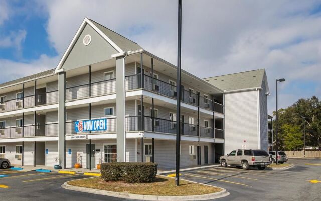 Motel 6 Savannah, GA