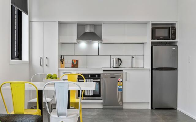 Roomie Apartment Hotel