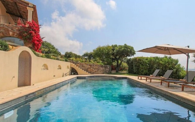 Majestic Holiday Home in Grimaud With Private Pool