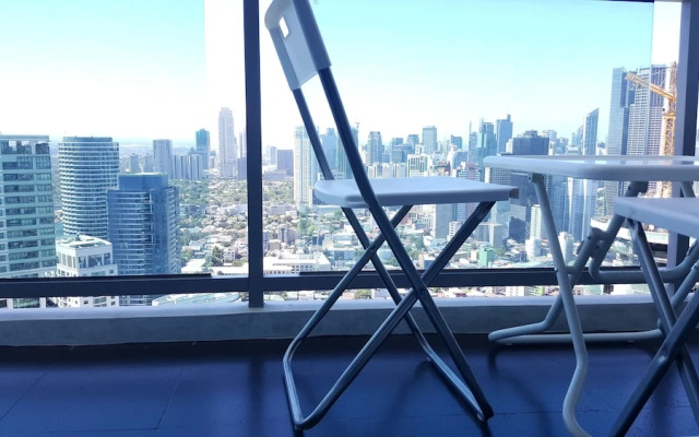 Lower Penthouse Unit in Acqua Residences