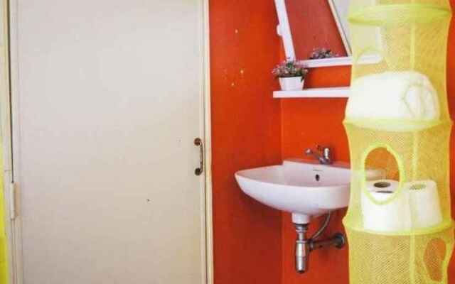 Dorm Des Fleurs Hostel