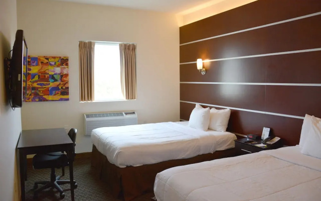 Days Inn & Suites Milwaukee