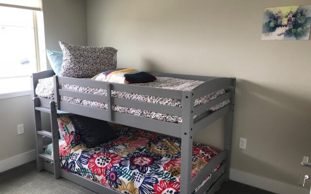 Classy Townhome near Old Town, Breweries, & River!