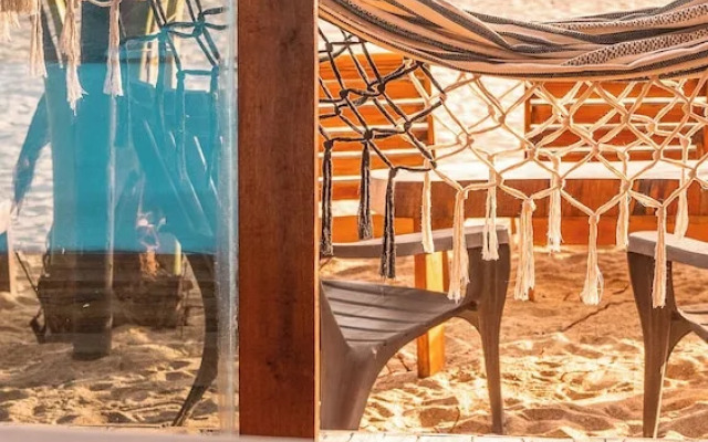 The Mompe Hostal Beach