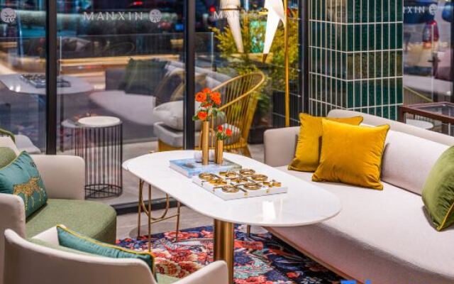 Manxin Hotel Wuhan Huanghelou Shouyi Square