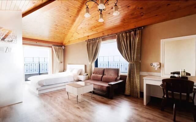 Zenith Hotel