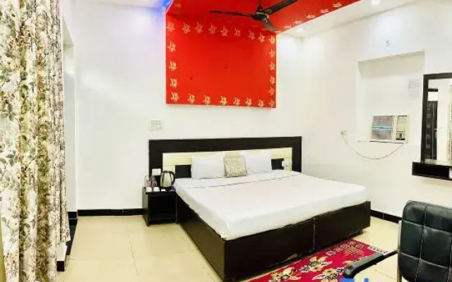 Taj 3 Star Hotel Near 200Mtr Taj Mahal Agra