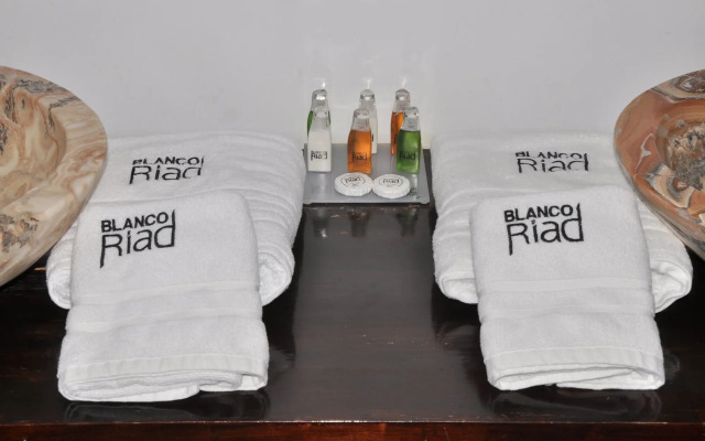 Hotel Blanco Riad
