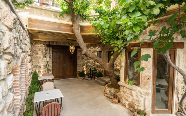 Foremanson Cave Hotel