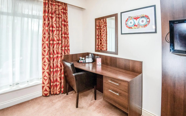 OYO The Bridge House Hotel