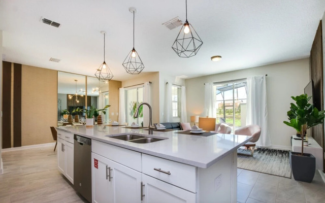 Stinger Villa 8941 Champiosn Gate