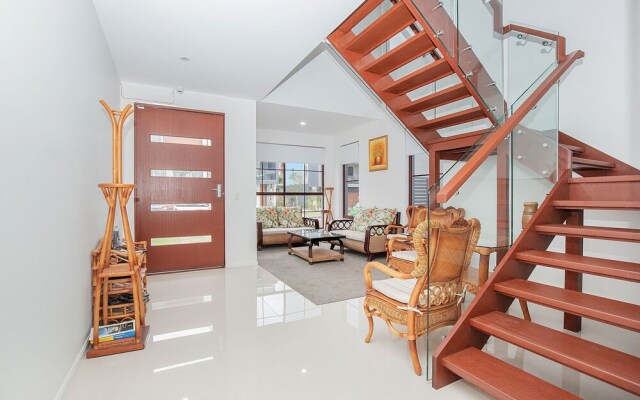Hope Island Beautiful Chinese Style Villa Qhi007