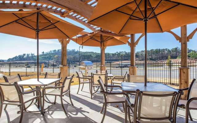 MainStay Suites Cartersville - Emerson Lake Point