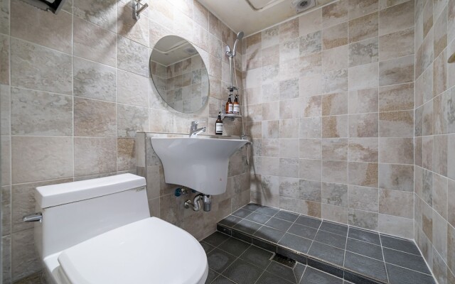 Suwon City Hall Station Hotel Azit