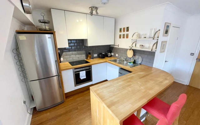 Bright 1 bed flat near Cabot Circus