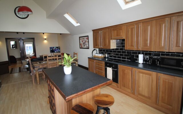 Hideaway 2 Bedroom Apartment by Cardiff Holiday Homes
