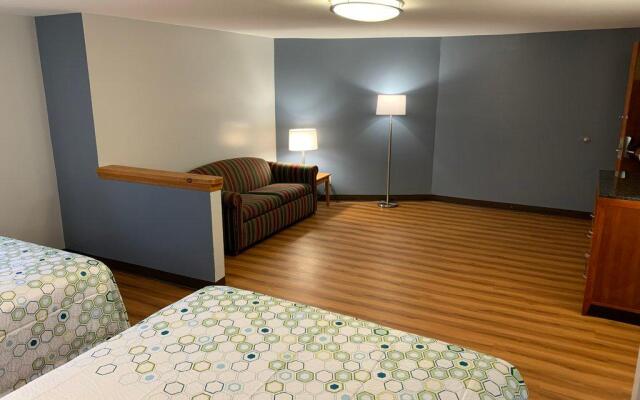 HomeTowne Studios by Red Roof Denver, PA