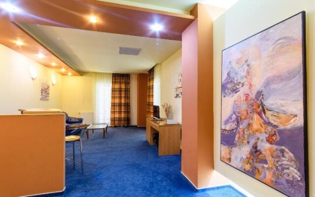 Hotel Torontal