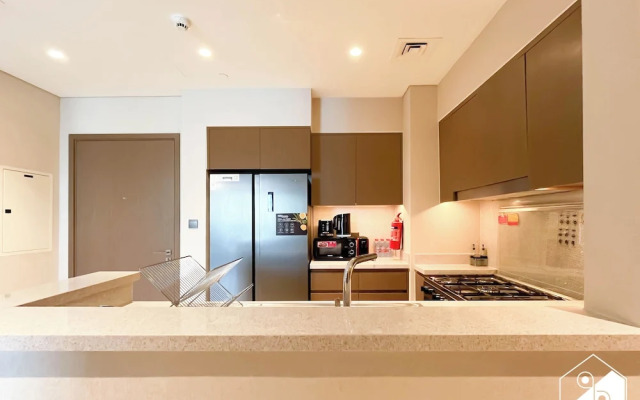 Skyline Elegance Fountain View 3BR in Downtown