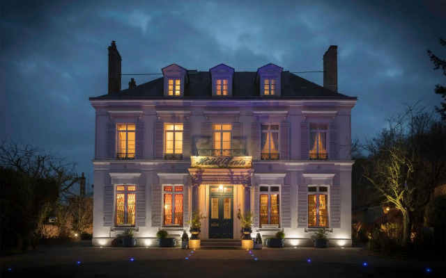 hotelImage