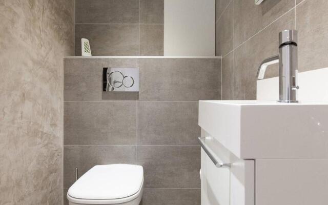 On la Croisette: luxe 2 bedrooms/ 2 baths