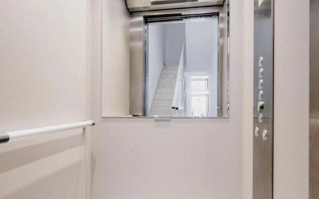 LA88 Bayview Apartment I