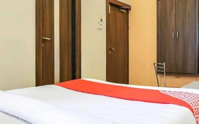 OYO 28109 Regent Hotel