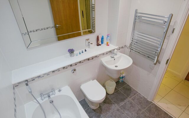 Stunning Holiday Stay With Free Gym and Parking