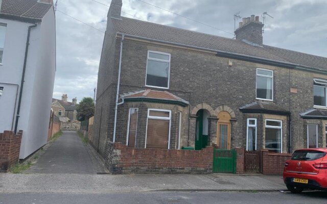 Inviting 3-bed House in Lowestoft Near the Beach