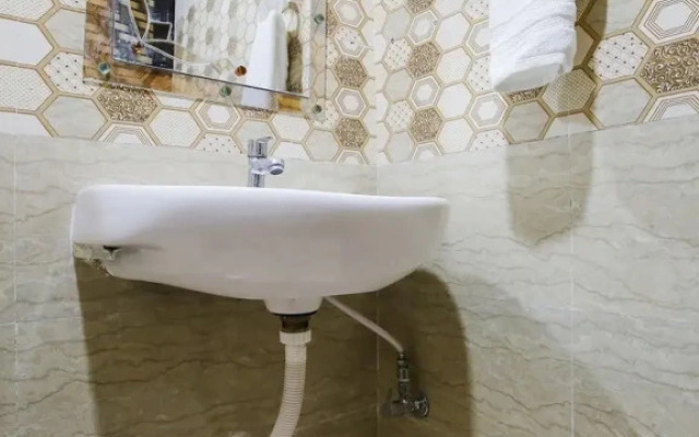 Royal Guest House by OYO Rooms