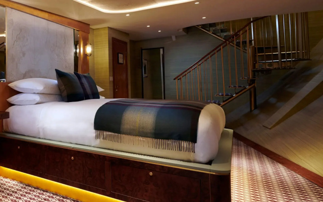 Fingal - A Luxury Floating Hotel
