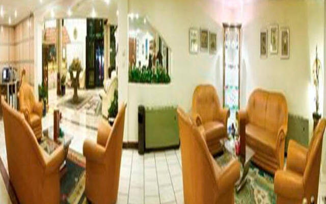 Aryo Barzan Hotel