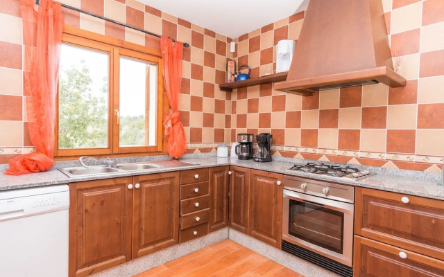 Can Canals in Art With 5 Bedrooms and 4 Bathrooms