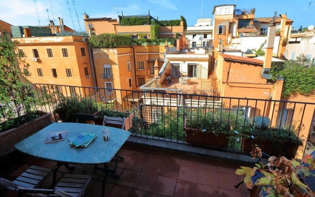 Trevi Comfortable Terrace Apartment