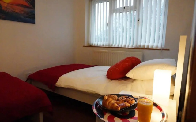 Captivating 4-bed House in Milton Keynes