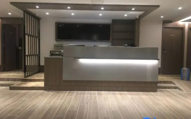 HanTing Hotel (Nanjing Fuqiao Subway Station Future City)