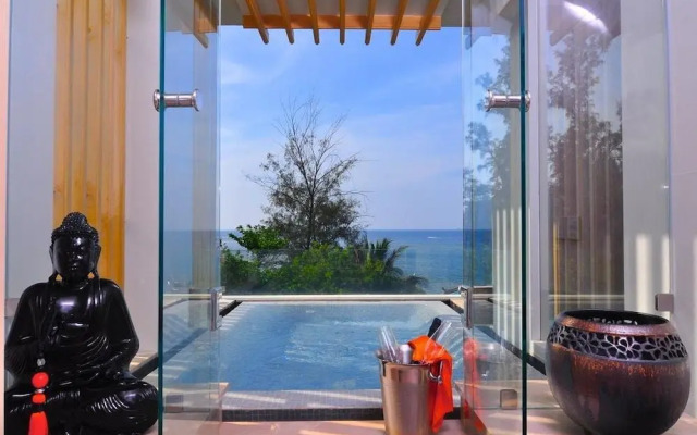 Beachfront Phuket Seaview Suites