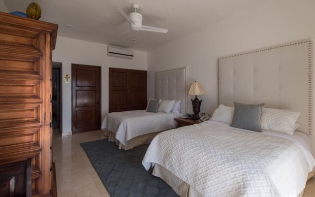 Outstanding Beachfront for up to 15 People: Villa Delfines