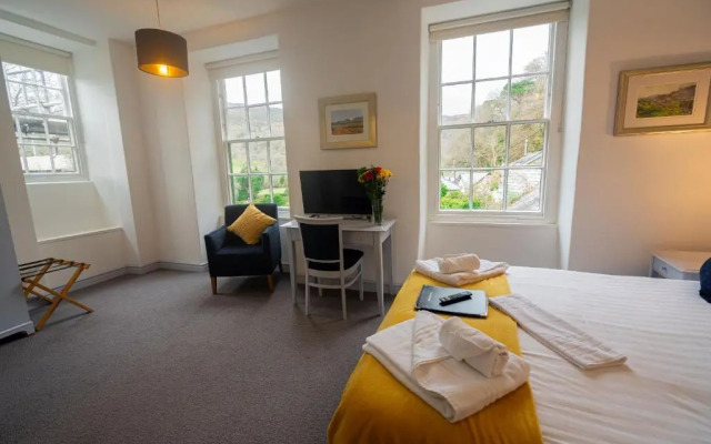 The Grapes Hotel