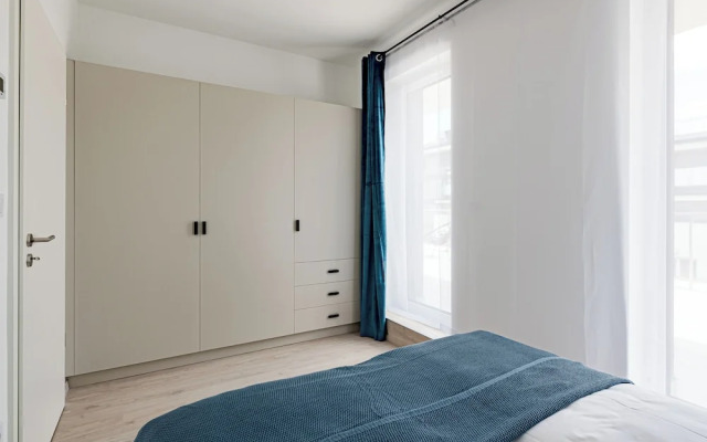 WestSide Garden Apartments by Urbanrent