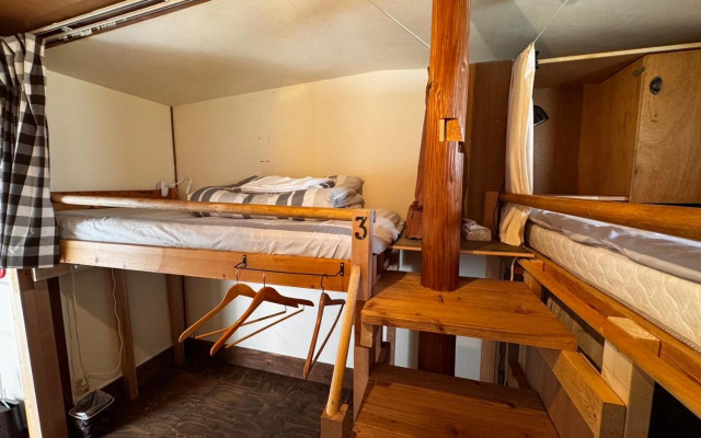 Roku Hostel Hiroshima – Guest Rooms – Hiroshima