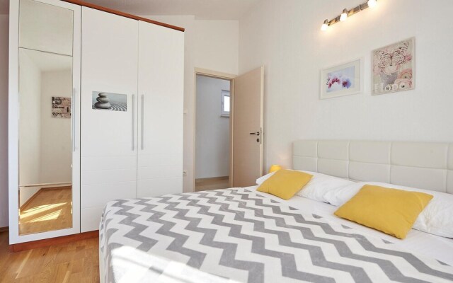 Beautiful Home in Pano With Wifi and 5 Bedrooms