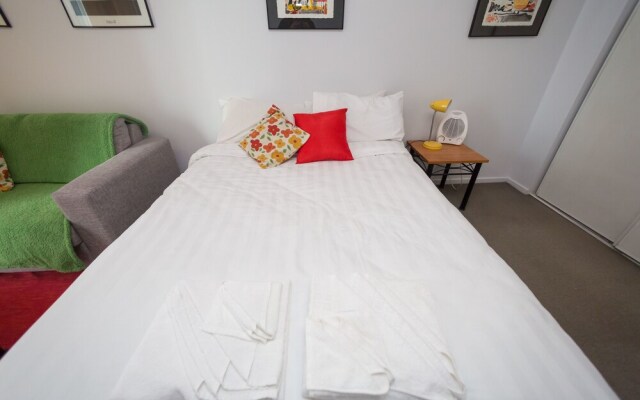 Lovely Studio Apartment with Balcony