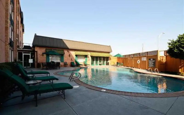 Best Western Chateau Suite Hotel