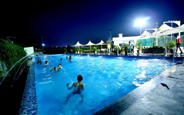 Solaris Hotel and Club