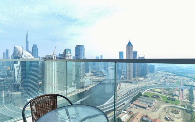 Dubai Canal View 1 BR Premium Apartment - AMN