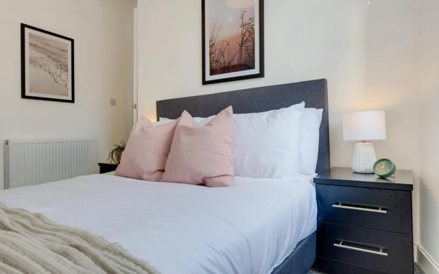 Scarborough 2BR Apt Near Beach & Park