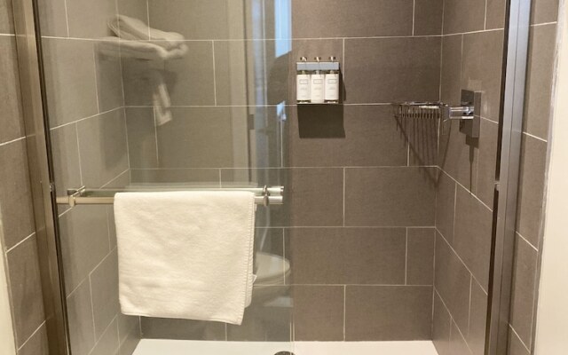 Best Western Crestview Hotel & Suites