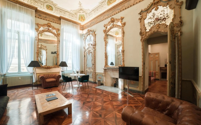 Royal Palace Luxury Suites & Hotel