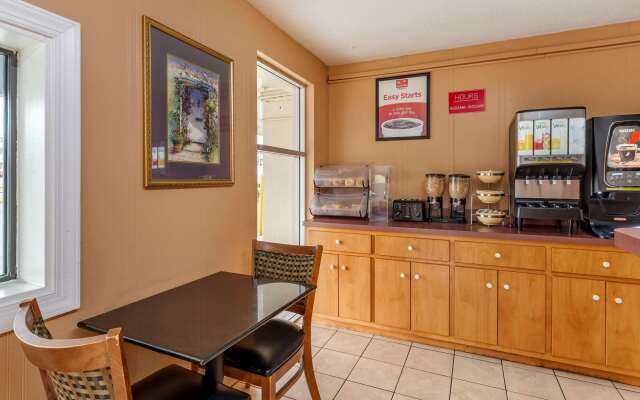 Econo Lodge North